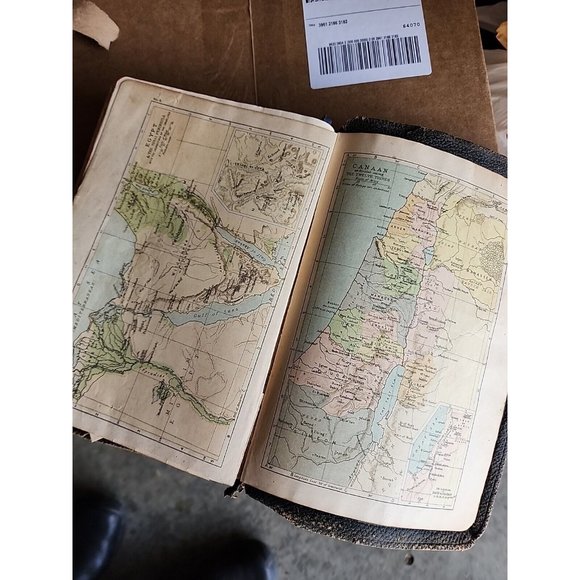 Antique Bible Nelson's Series Presented in 1915 - Picture 15 of 16